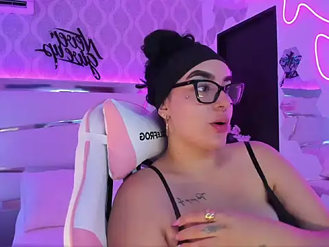 DevoraCarther online show from November 24, 2025, 2:50 pm