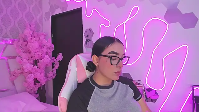 DevoraCarther online show from November 25, 2025, 2:28 pm