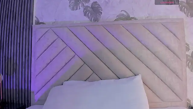 Lexy-Sweet1 online show from November 12, 2025, 4:46 am