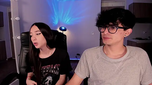 Snapshot of Mikeyvioleta_ chatting on November 26, 2025, 10:33 pm Mikeyvioleta online show from November 26, 2025, 10:33 pm