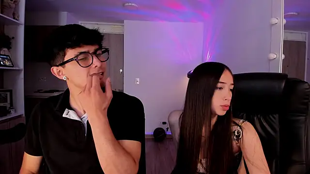 Snapshot of Mikeyvioleta_ chatting on December 21, 2025, 6:37 pm Mikeyvioleta online show from December 21, 2025, 6:37 pm