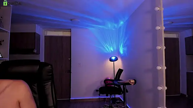 Snapshot of Mikeyvioleta_ chatting on February 19, 2026, 9:27 am Mikeyvioleta online show from February 19, 2026, 9:27 am