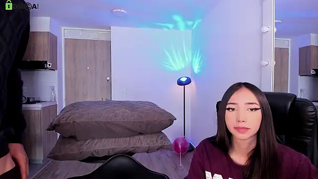 Snapshot of Mikeyvioleta_ chatting on March 2, 2026, 1:40 pm Mikeyvioleta online show from March 2, 2026, 1:40 pm