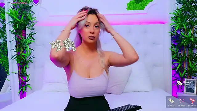 AriannaSins online show from November 11, 2025, 2:06 pm