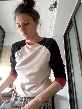 SandyCassie online show from April 4, 2026, 6:44 am