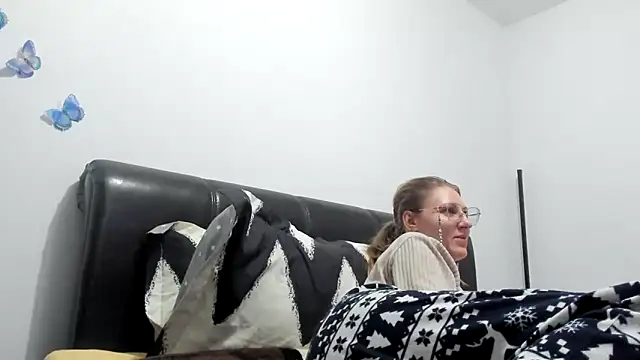 SandyCassie online show from April 18, 2026, 7:51 pm