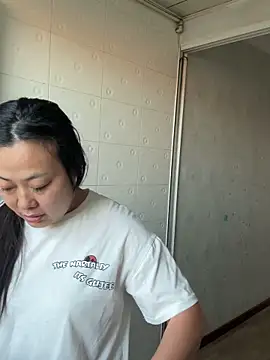 aini-maili online show from October 22, 2025, 10:42 pm