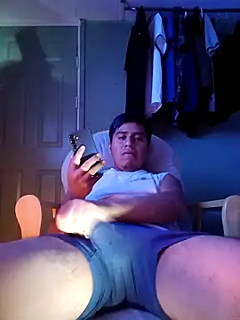 Snapshot of Penelargo1233r chatting on October 27, 2025, 9:08 pm Penelargo1233r online show from October 27, 2025, 9:08 pm