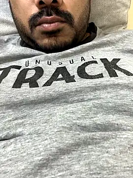 Handsome8677 online show from November 28, 2025, 11:29 pm