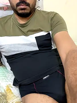 Handsome8677 online show from December 22, 2025, 11:18 am