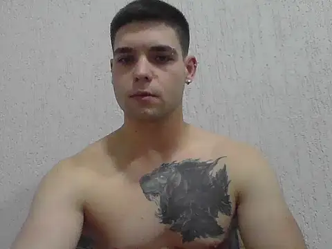 Snapshot of Zure-xxx chatting on November 25, 2025, 3:28 am Zure-xxx online show from November 25, 2025, 3:28 am