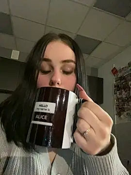 AliceLune online show from February 1, 2026, 12:04 pm