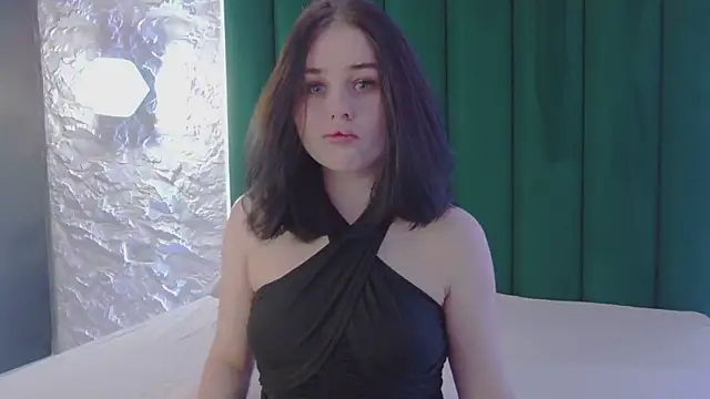 AliceLune online show from February 10, 2026, 1:04 pm