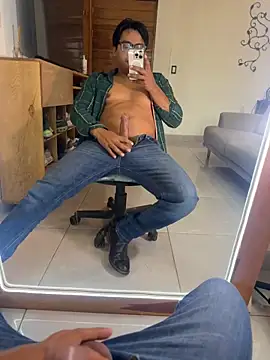 Snapshot of the_vein18 chatting on December 15, 2025, 4:00 pm the vein18 online show from December 15, 2025, 4:00 pm