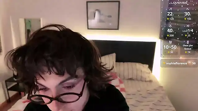 kira yoshika9e online show from February 9, 2026, 8:02 pm