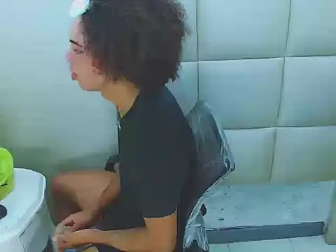 WinnyBarness online show from October 24, 2025, 2:08 am