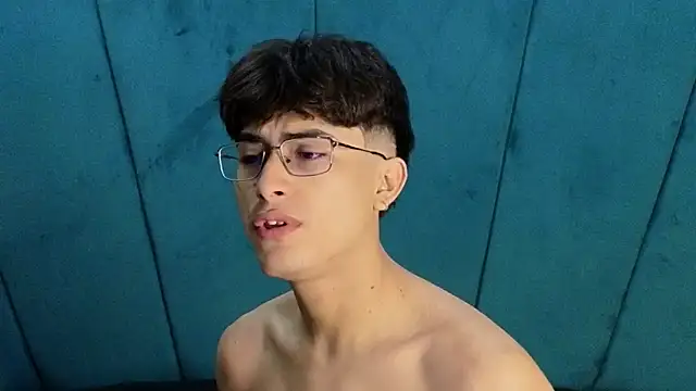 Aaron Eze online show from November 6, 2025, 11:26 pm