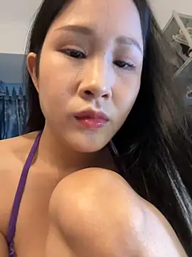 littlesluttycat online show from November 6, 2025, 3:35 pm