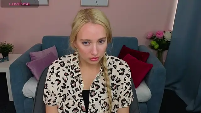 Snapshot of AuroraSkyee chatting on October 20, 2025, 1:11 pm AuroraSkyee online show from October 20, 2025, 1:11 pm