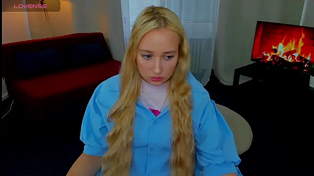 Snapshot of AuroraSkyee chatting on October 28, 2025, 12:30 pm AuroraSkyee online show from October 28, 2025, 12:30 pm