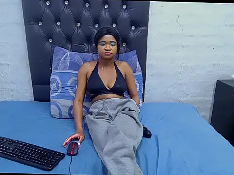 Snapshot of DaisyGirlxx chatting on November 3, 2025, 12:17 pm DaisyGirlxx online show from November 3, 2025, 12:17 pm