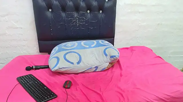 Snapshot of DaisyGirlxx chatting on November 17, 2025, 9:20 pm DaisyGirlxx online show from November 17, 2025, 9:20 pm