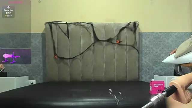 Xavier Fox    online show from October 22, 2025, 5:30 am