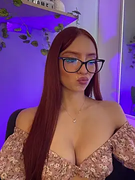 Im sofiaaa online show from November 13, 2025, 5:23 pm