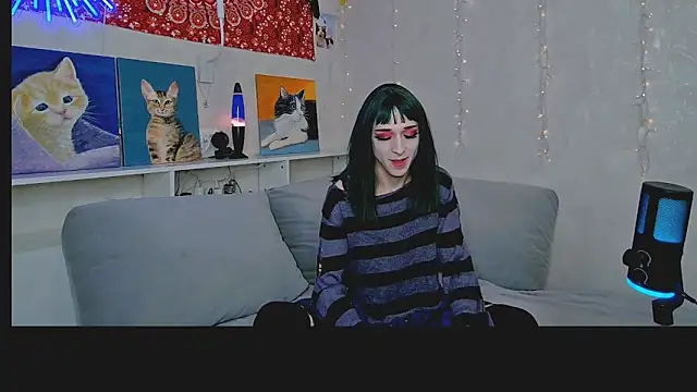 whoalexxa online show from November 17, 2025, 12:22 pm