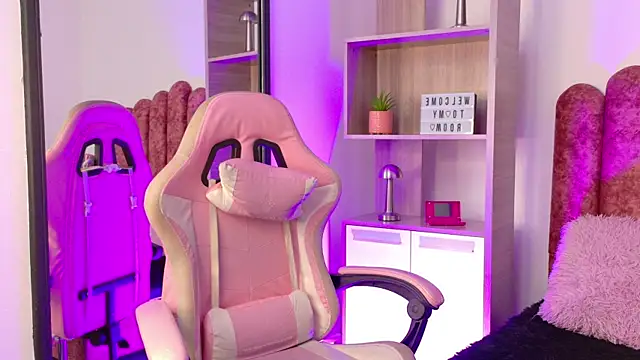 Lullaby Charade online show from December 22, 2025, 8:17 pm