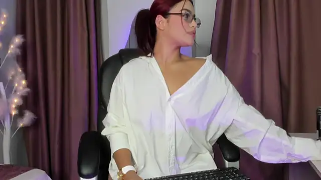 Snapshot of camila__bouzas chatting on March 27, 2026, 11:32 am camila bouzas online show from March 27, 2026, 11:32 am