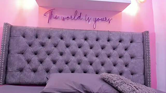 Sophiia 77 online show from February 8, 2026, 7:06 pm