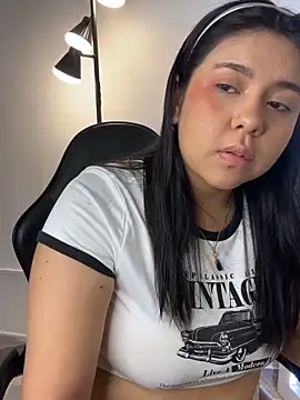 Snapshot of _Bella_7 chatting on April 2, 2026, 3:04 am Bella 7 online show from April 2, 2026, 3:04 am