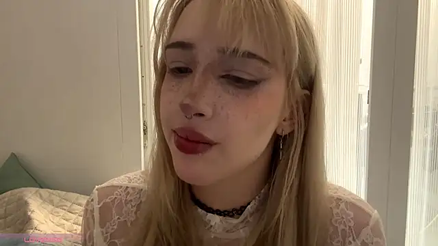 Milkmoriee online show from October 19, 2025, 4:29 pm