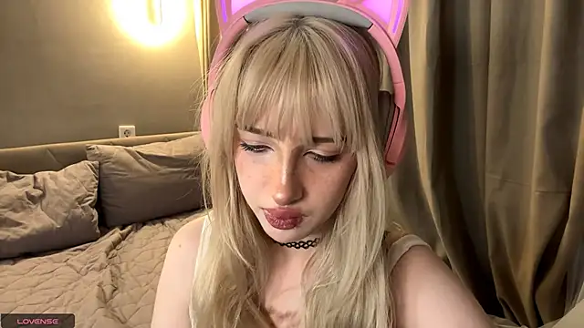 Milkmoriee online show from October 29, 2025, 3:25 pm