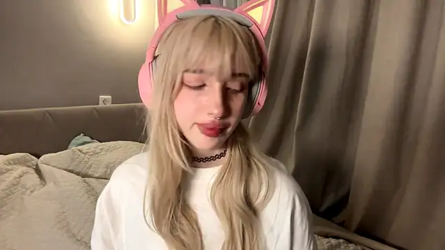 Milkmoriee online show from October 30, 2025, 3:46 pm