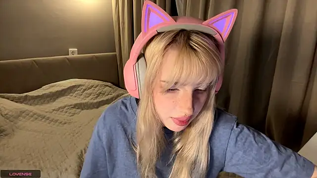 Milkmoriee online show from November 1, 2025, 3:25 pm