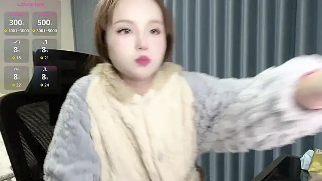 Momo-999 online show from November 19, 2025, 5:46 pm