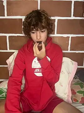 Snapshot of JoelnClouds chatting on April 2, 2026, 8:39 pm JoelnClouds online show from April 2, 2026, 8:39 pm