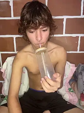 Snapshot of JoelnClouds chatting on April 3, 2026, 7:45 pm JoelnClouds online show from April 3, 2026, 7:45 pm