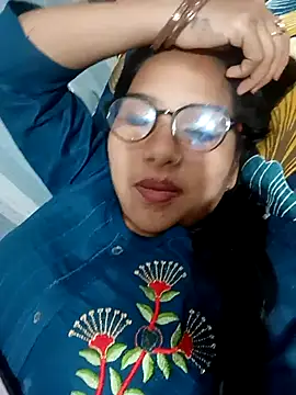 Vanshika1432 online show from October 24, 2025, 5:09 pm