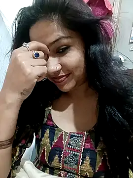 Vanshika1432 online show from November 8, 2025, 7:12 pm