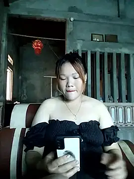 mai-cute online show from October 18, 2025, 2:47 am
