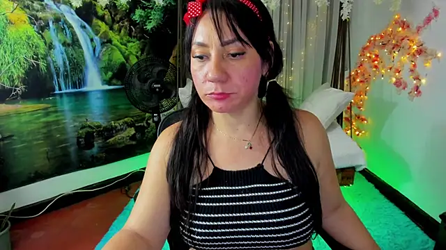 madys hot online show from October 28, 2025, 6:06 am