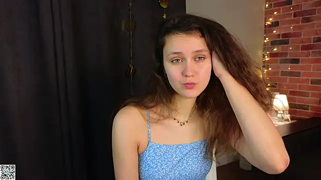 Snapshot of FoxFever chatting on February 15, 2026, 6:21 am FoxFever online show from February 15, 2026, 6:21 am