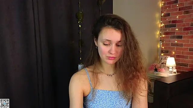 Snapshot of FoxFever chatting on February 15, 2026, 7:51 am FoxFever online show from February 15, 2026, 7:51 am