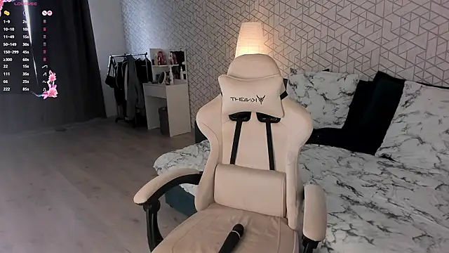 NayaValen online show from March 30, 2026, 3:40 am