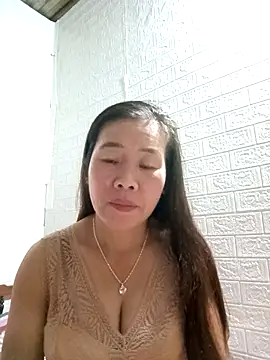 tabby-cat11 online show from November 4, 2025, 1:43 pm