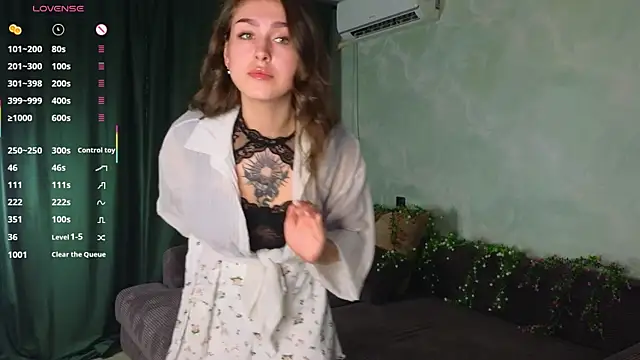 TinyMollys online show from October 30, 2025, 3:35 pm