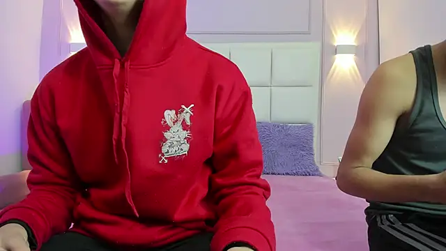 hoot booys  online show from March 18, 2026, 7:39 pm